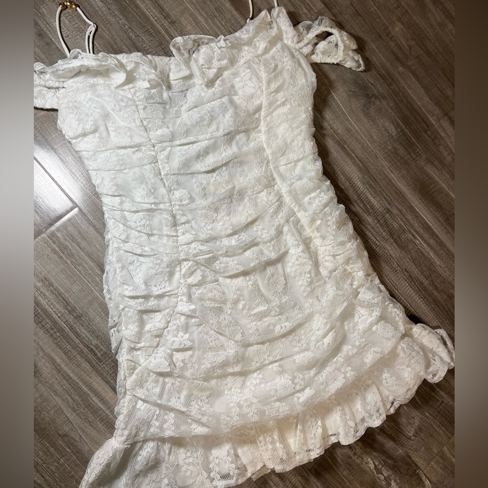 BRAND NEW NEVER WORN selfie leslie white lace mini dress